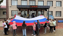 Праздничная концертная программа «Под флагом России»