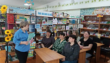 Тематический час "Счастье быть мамой"