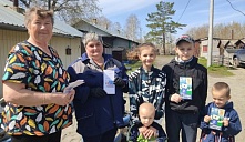 Праздничное поздравление «Цветущий май»
