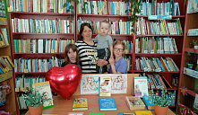 Книжная выставка «Радость материнства»